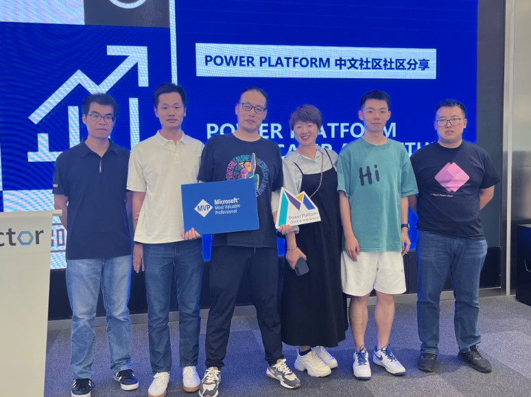 Wenwei with a group of colleagues and CPM Christina at a Power Platform event.